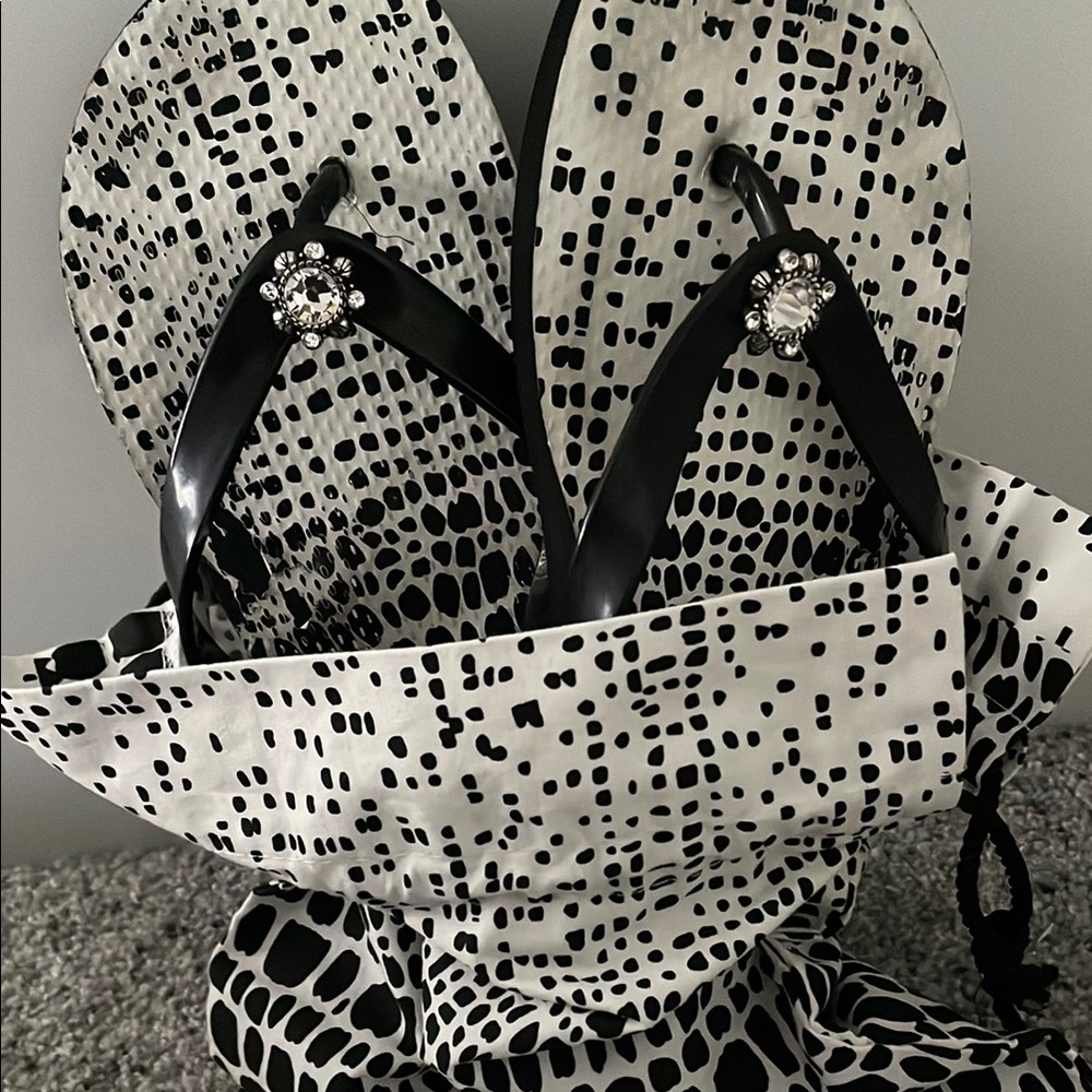 Black and White Patterned Flip Flops - Picture 8 of 8